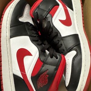 Air Jordan 1 Mid